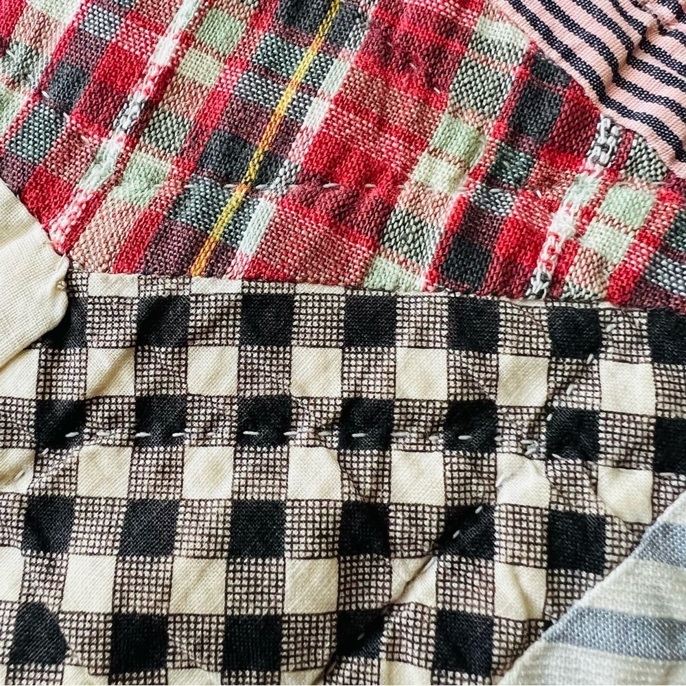 90”x50” Vintage from 1940’s Eight Point Star Hand Stitched Cotton Quilt. - Picture 3 of 12
